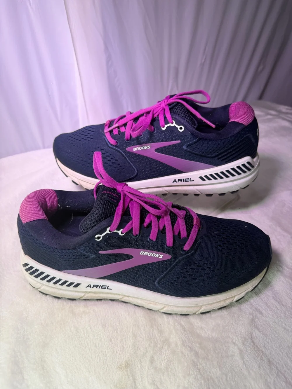 Brooks Ariel Women's Running Shoe - Navy with Pink Accents